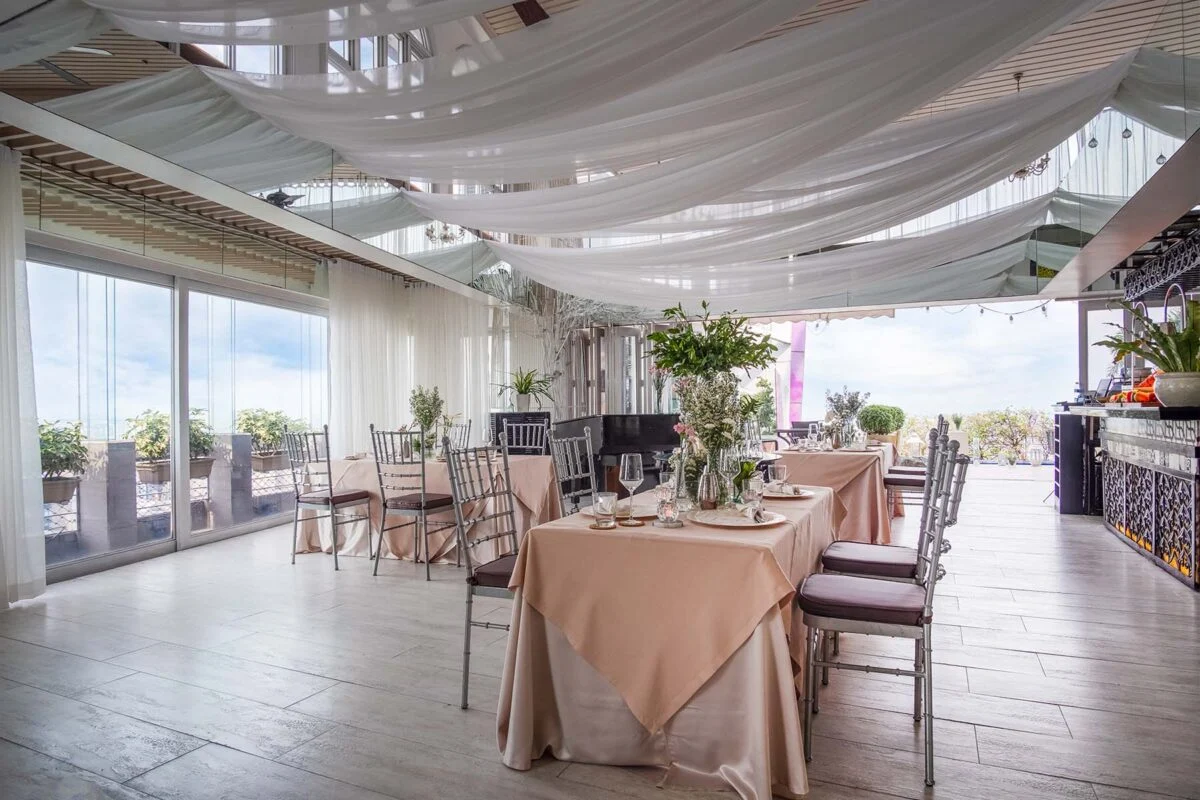 Dining in the daylight